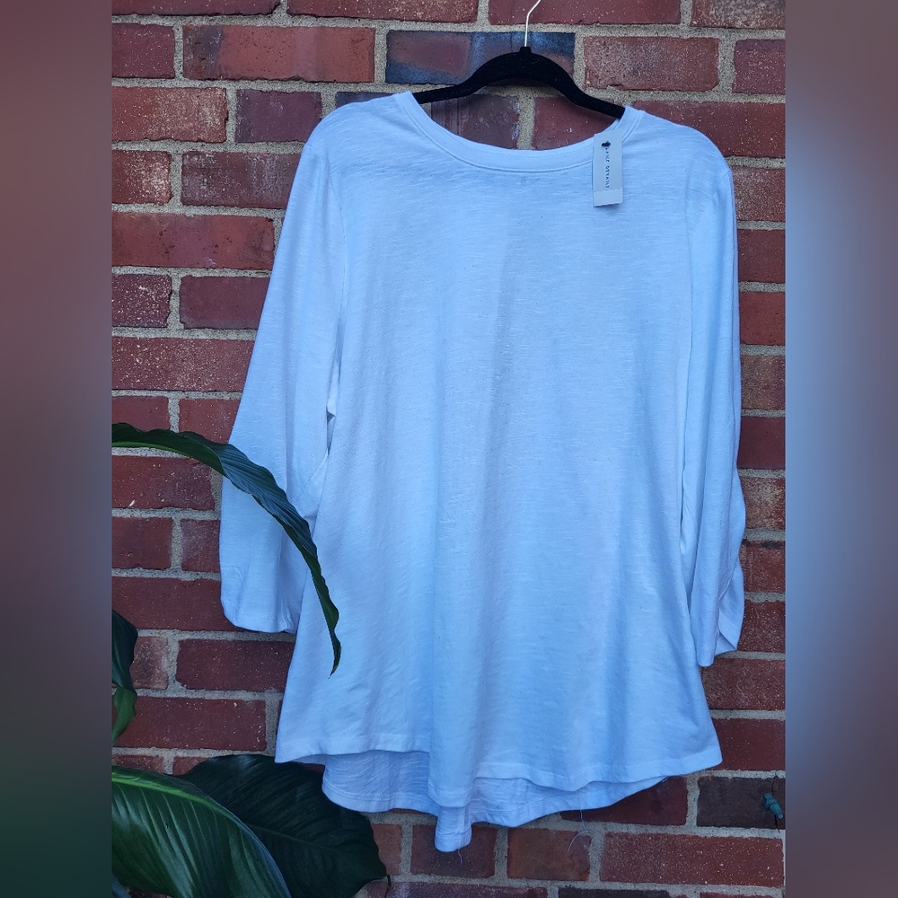 White tee shirt